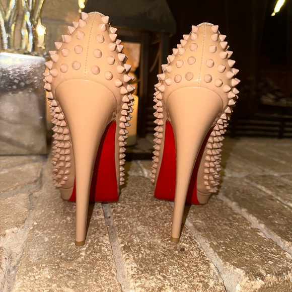 Christian Louboutin - Picture 5 of 8